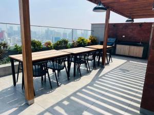 SQ Living-Pool-Coworking-Facing Miraflores