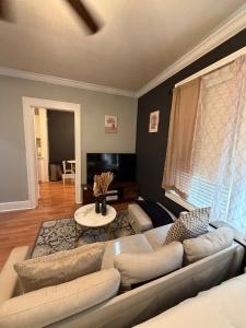 Cute Downtown Stay near Toyota Center & Midtown