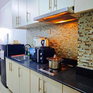 Sea Residences by Fernan Near MOA & NAIA Pool View
