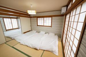 Shin-Osaka Spacious Terrace House - Up to 12 Guests