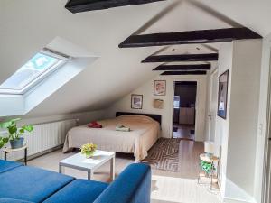 Large cozy, good location, open terrace