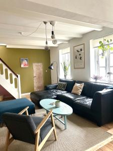 Large cozy, good location, open terrace