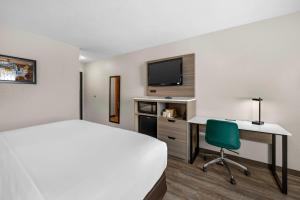 Econo Lodge Inn & Suites Santa Fe South