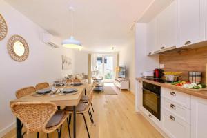 Island Villa Alba with Terrace & Grill - Happy Rentals
