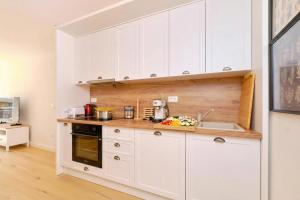 Island Villa Alba with Terrace & Grill - Happy Rentals
