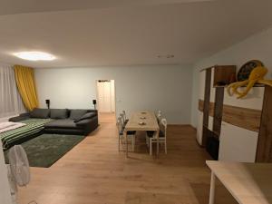 Ruhig Apartment with a beautiful balcony view