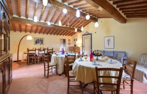 Amazing Home In Palazzo Del Pero Ar With Wifi
