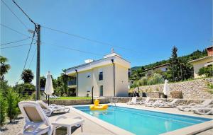3 Bedroom Beautiful Apartment In Lovran