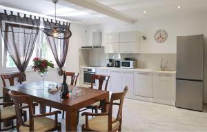 3 Bedroom Beautiful Apartment In Lovran