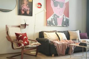 Pop Art 2BR Heart of Gozsdus Nightlife Steps from Everything