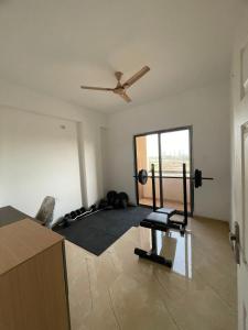 Luxury Top Floor City View Apartment