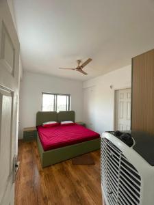 Luxury Top Floor City View Apartment