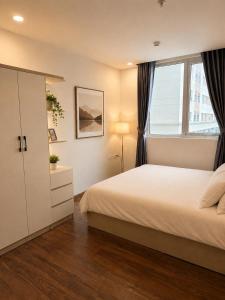 VEC Home - Three Bedroom Apartment with Piano
