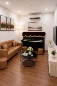 VEC Home - Three Bedroom Apartment with Piano