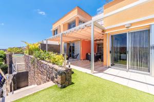 Villa Calma II by CanaryScape