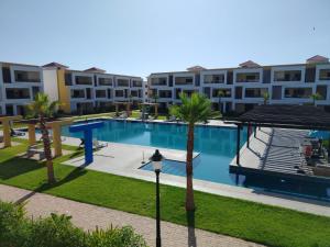 Appartement neuf vue sur piscine