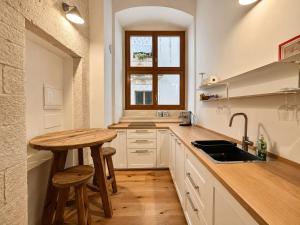 GuestHost - Antica Loggia Center Flat near the Sea