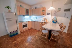 Spacious balcony apartment Piran