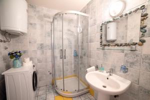 Spacious balcony apartment Piran