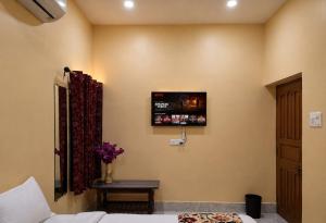 Ratnadeep Palace - Near Kashi Vishwanath Temple & Ghats