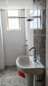 1bedroom in 2bhk Apartment Royal Plaza Golf city