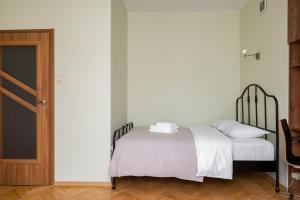 Plac Zbawiciela Urban Apartment by BookingHost