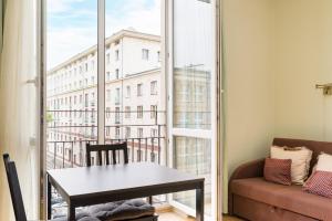 Plac Zbawiciela Urban Apartment by BookingHost