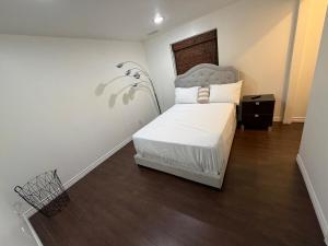 Cozy 2-Bedroom Basement Suite in East Windsor