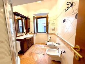 Monti Home - 5 Minute Walk to Colosseum & Metro