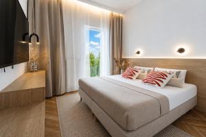 Porto Marina - widok na jezioro z każdego z 3 pokoi, lux, garaż, klima
