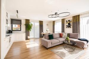 Amber Glow by Praia Apartments - 3 Bedrooms, Parking