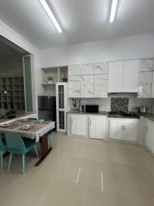 98 Sansook Entire House, GreenWay Market, HDY