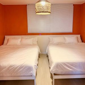 ntire House near Dongdaemun Naksan Park Cinema Room 6 Guests