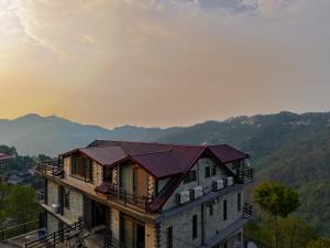 Kosh Villa Pinevale 2- BHK Villa With Pool Table, Terrace Lounge & 360 Panoramic Mountain Views
