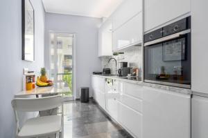 Luxurious 2-bedroom apartment in Voula by South42