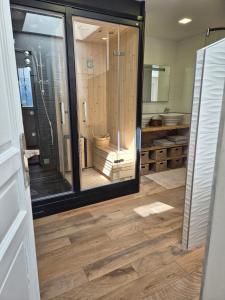 studio tout equipé avec sauna hammam jacuzzi privatifs