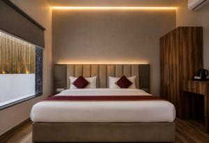 Hotel Gold & Water Villas Near Ek Murti Chowk