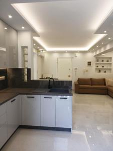 Lithos an Elegant apartment with private garden