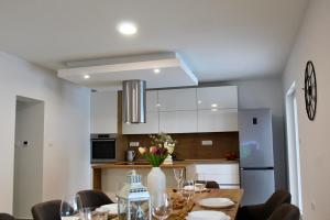 Villa with pool Mirta