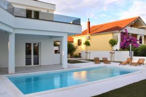 Villa with pool Mirta
