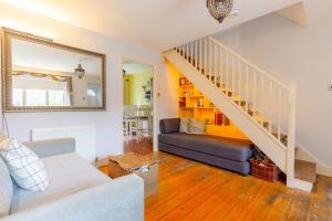 Cosy 2BD Home-Away-from-Home Hackney