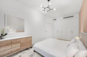 The Park Retreat - Chic 1BR at Central Park Tower