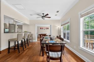 Sprawling 5BR Oasis Near FSU & Trails home