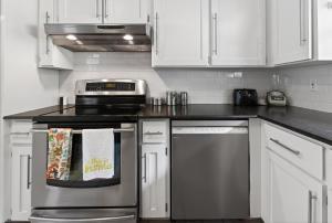 Sprawling 5BR Oasis Near FSU & Trails home