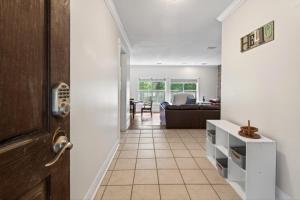 Sprawling 5BR Oasis Near FSU & Trails home