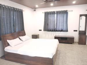 Pushpa Palace