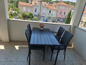 Apartment and room Gušćić