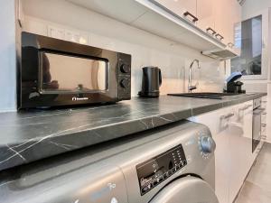 New 1BR AC Apartment near Acropolis
