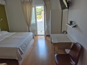 Apartment and room Gušćić