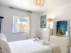 #398 Elegant Sea View Apartment W Balcony 1BR